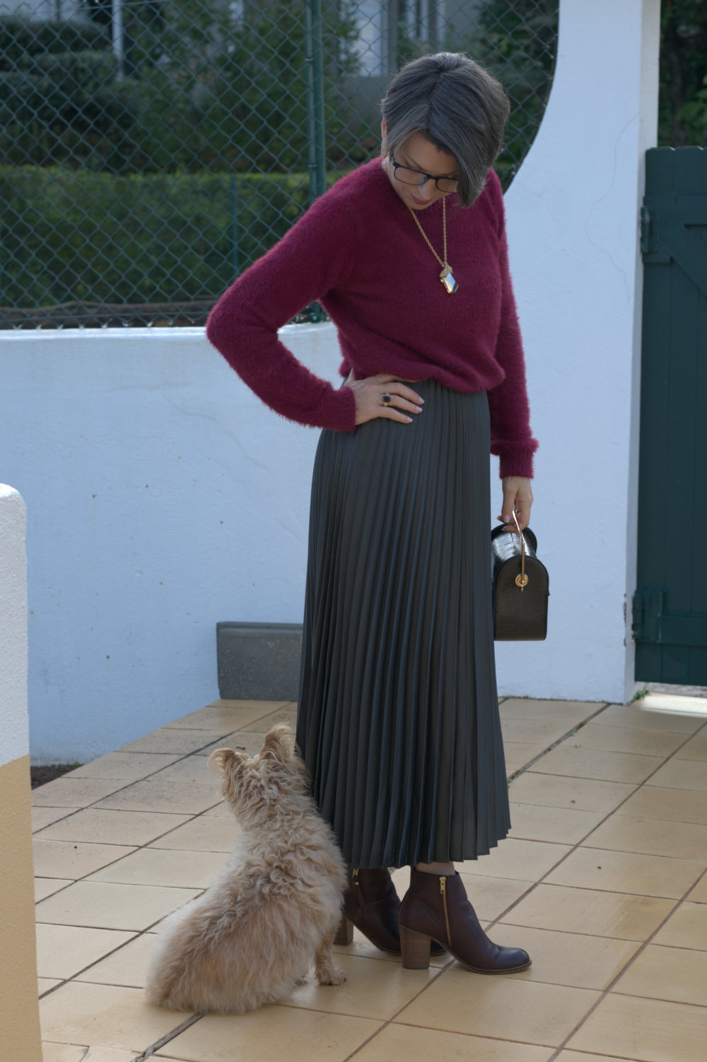 how to style a pleated skirt